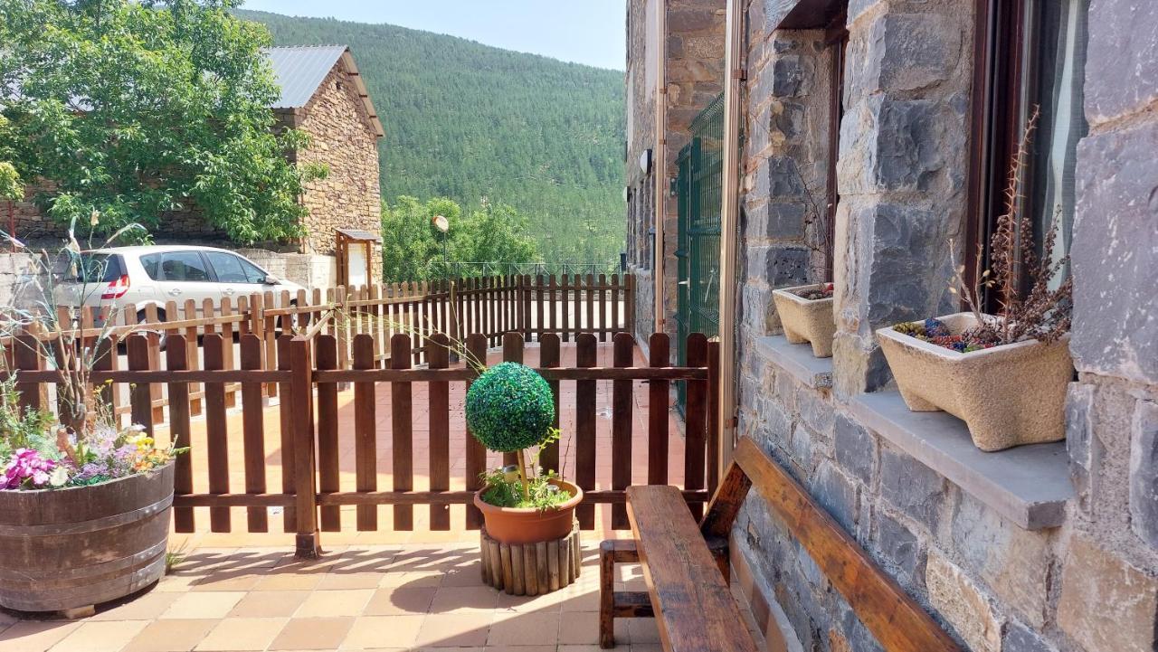 Apartamentos Castiello De Jaca 3000 Exterior photo